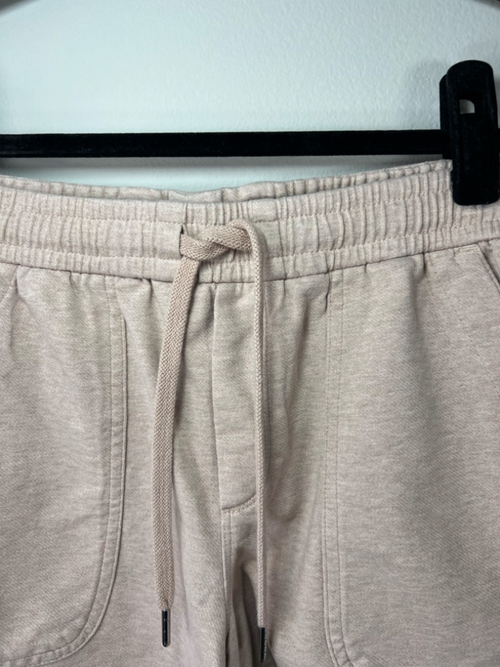 Athleta Farallon Heathered Shorts Tan Pull On Pockets Stretch Summer Travel Sz 6 - Picture 2 of 14